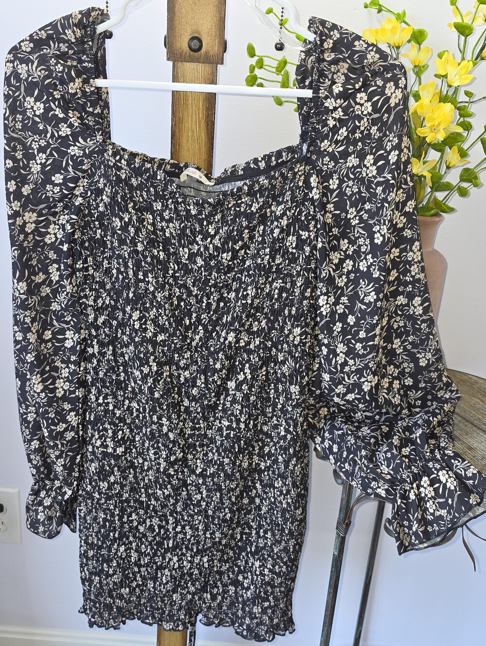 #2646, ​Blush J black floral smocked long sleeve dress size L. Nwt